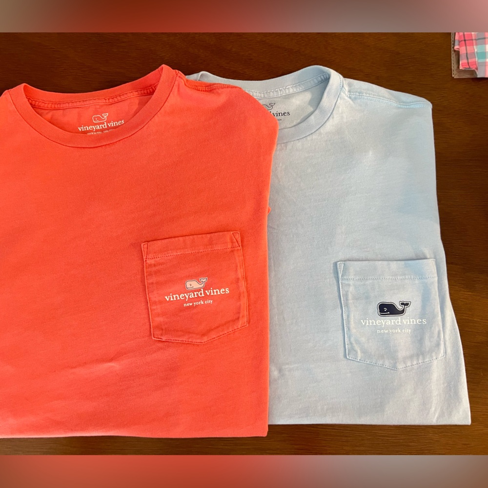 (2) Vineyard Vines Logo Tees New York City Whale, young men Size XS